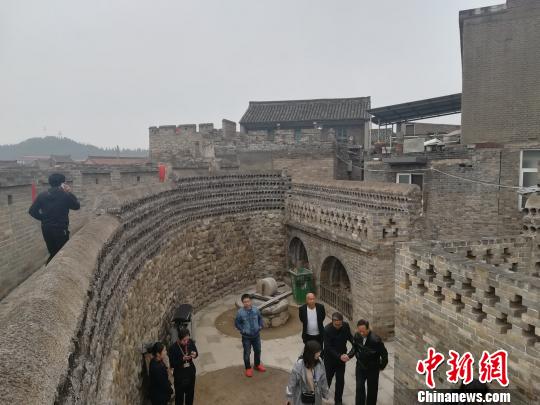 论坛开幕之前，与会专家参访皇城相府、郭峪古城、邸洎城、天官王府等古堡民居。　董慧欣 摄