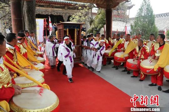 展示蒲县民俗文化魅力的一道亮丽风景。　任丽娜 摄