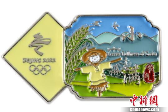 北京冬奥组委将于5月4日的“特许上新日”发售立夏、小满节气徽章，以及多款亲肤系列短袖T恤。图为小满节气徽章。(完)北京冬奥组委供图