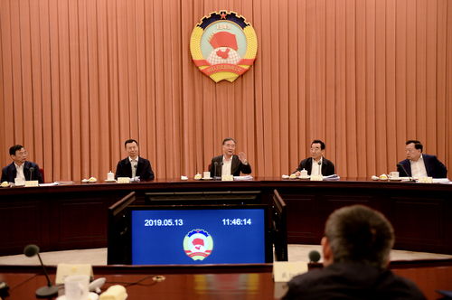 5月13日，十三届全国政协第二十二次双周协商座谈会在北京召开。中共中央政治局常委、全国政协主席汪洋主持会议并讲话。本报记者 田福良 摄 2