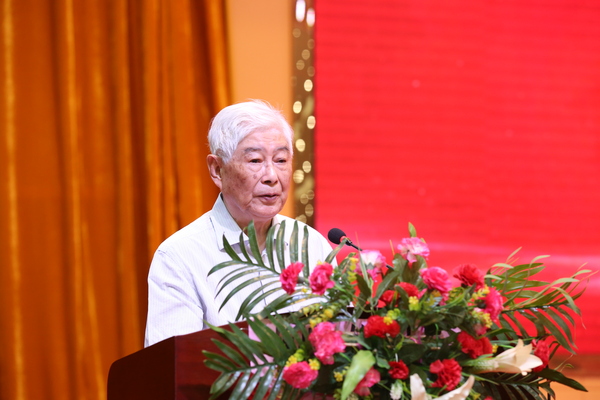 著名教育家、青爱工程领导小组组长顾明远讲话