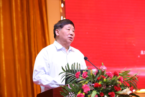 十三届全国政协委员、文化文史和学习委员会副主任，北京青爱教育基金会名誉会长叶小文讲话