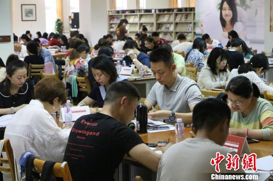比赛现场。　赵强 摄