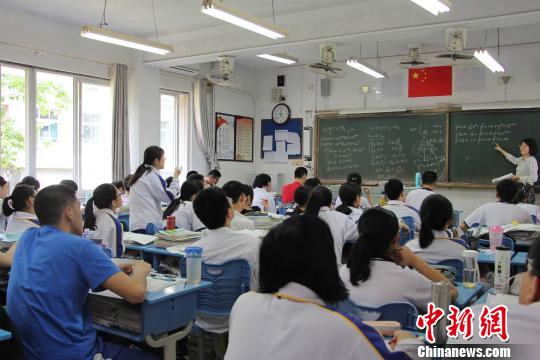 资料图：图为山东高三学生备战高考。　赵晓 摄