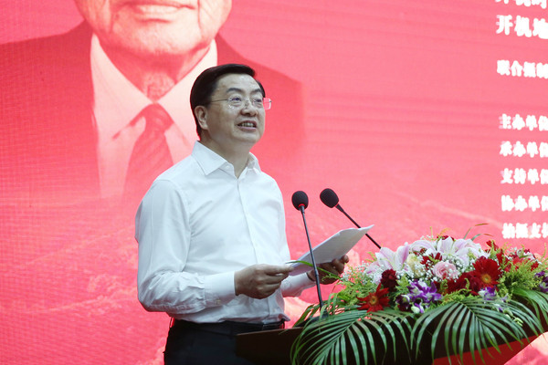 中共温州市委书记陈伟俊致欢迎词。