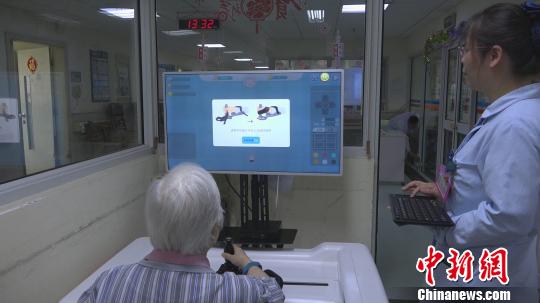 合理的训练有助于减缓疾病进展，特别是提高大脑的处理信息的能力，将减少健忘所带来的严重后果。　康玉湛 摄