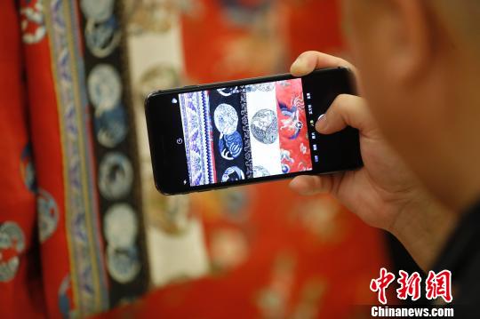 毕红古典美衣收藏专题展现场 杜洋 摄