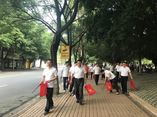 江西  南康区政协开展“创卫•政协委员在行动”活动