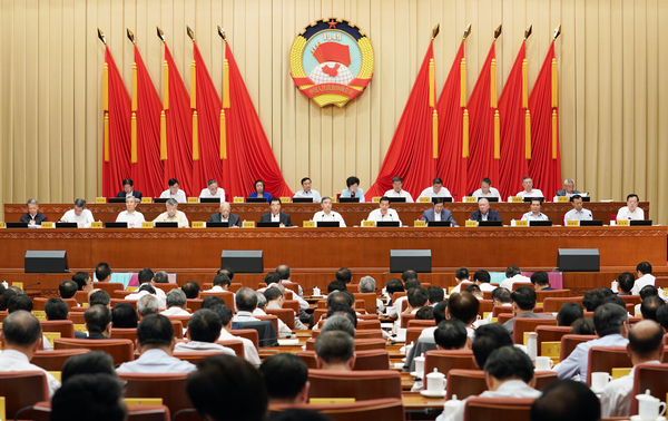 6月17日，政协第十三届全国委员会常务委员会第七次会议在北京开幕，围绕“推动制造业高质量发展”协商建言。中共中央政治局常委、全国政协主席汪洋出席开幕会。 本报记者 贾宁 摄