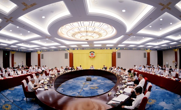 近日，全国政协主席会议成员务虚会在北京召开。中共中央政治局常委、全国政协主席汪洋主持会议并讲话。 本报记者 田福良 摄