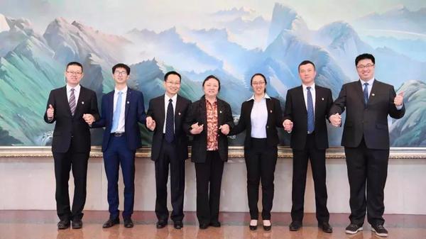 全国政协办公厅秘书局会议处干部：李达、李伟状、张月卓、张萍、高益言、孙伟、于一（从左至右）