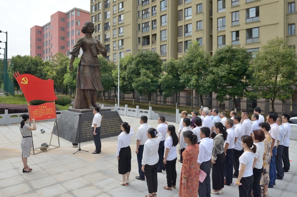 为纪念中国共产党成立98周年，庆祝中华人民共和国和人民政协成立70周年，强化党性教育，传承红色基因，永修县政协结合“不忘初心、牢记使命”主题教育