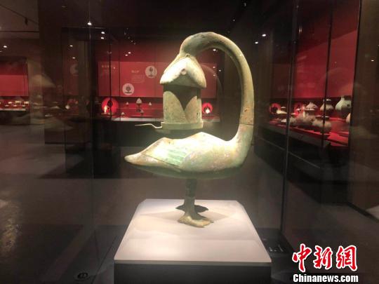 雁鱼铜灯。　李庭耀 摄
