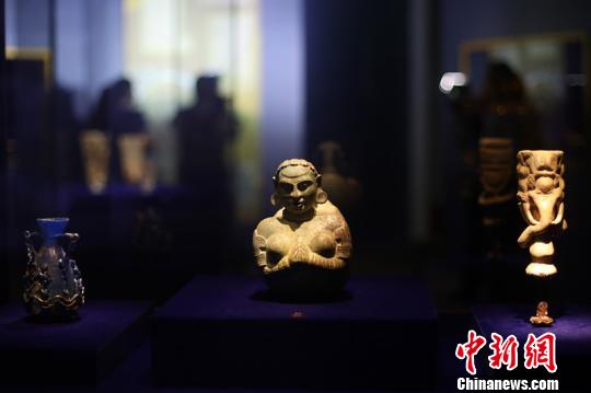 图为展出的精品文物。　泱波 摄