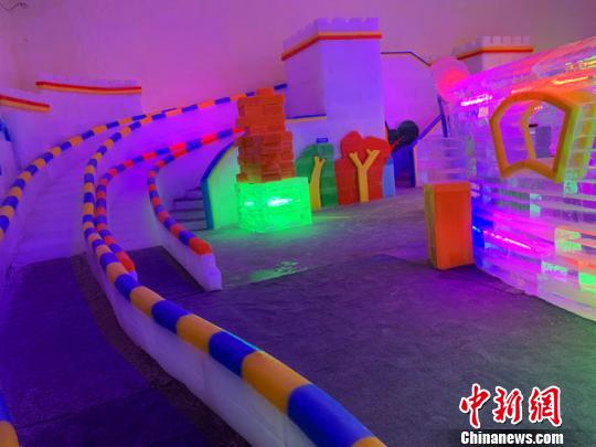 通天峡景区七彩城冰雪艺术馆历经三个多月筹备，总投资800万元，建设总面积800平米。　刘小红 摄