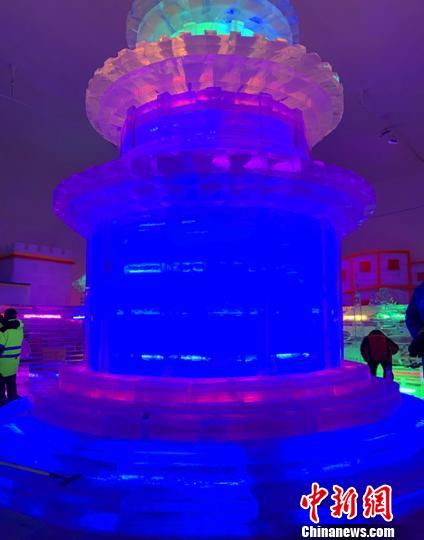图为七彩城冰雪艺术馆内景。　刘小红 摄