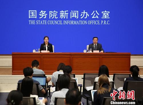 7月15日，国务院新闻办公室举行新闻发布会，国家统计局国民经济综合统计司司长、新闻发言人毛盛勇介绍2019年上半年国民经济运行情况，初步核算，上半年中国国内生产总值450933亿元，按可比价格计算，同比增长6.3%。<a target='_blank' href='http://www.chinanews.com/'>中新社</a>记者 杨可佳 摄