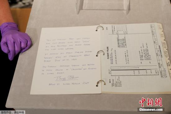 7月10日，美国纽约佳士得拍卖行举行“阿波罗11号”登月时间表媒体预展。