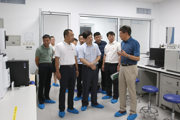 6、与会一行参观了激光工程研究院实验室、工业大数据应用技术国家工程实验室