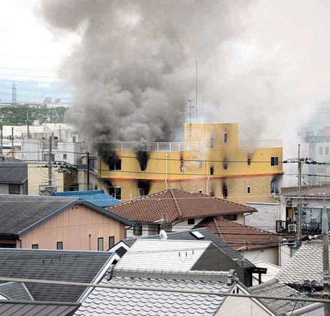 日本纵火案嫌犯身份确定 警方现场发现菜刀和榔头