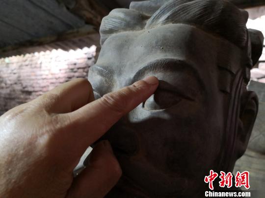 图为马石凹制作的兵马俑仿制品细节。　党田野 摄