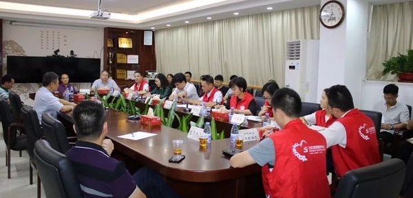 深圳市龙岗区政协机关在社区召开“进社区、察民情、促发展”主题活动述职评议专题会