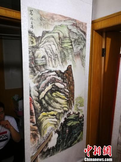 杜府仁作品《复兴之路》。　李晓伟 摄