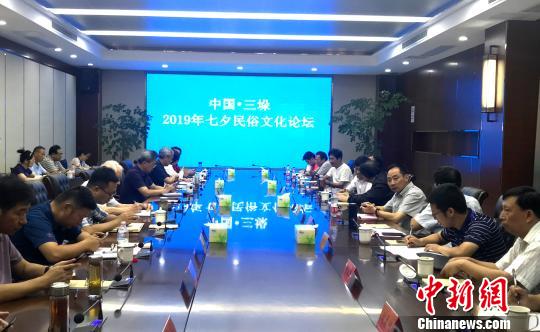 8月6日，民俗专家学者“秦观故里”话“七夕”。　崔佳明 摄