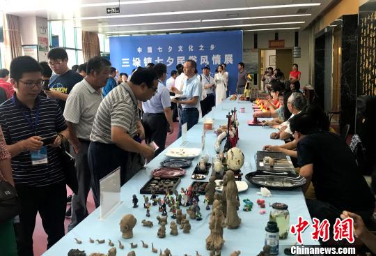 8月6日，“秦观故里”高邮三垛举行七夕民俗风情展。　崔佳明 摄