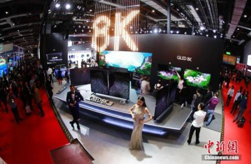 资料图：厂商展示的8K高清电视。<a target='_blank' href='http://www.chinanews.com/'>中新社</a>记者 杜洋 摄