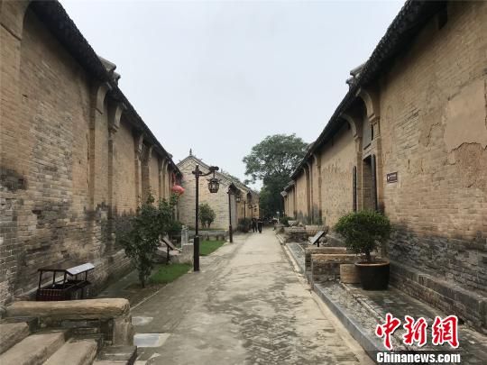 魏家坡古街两侧，清代民宅依次排开。　韩章云 摄