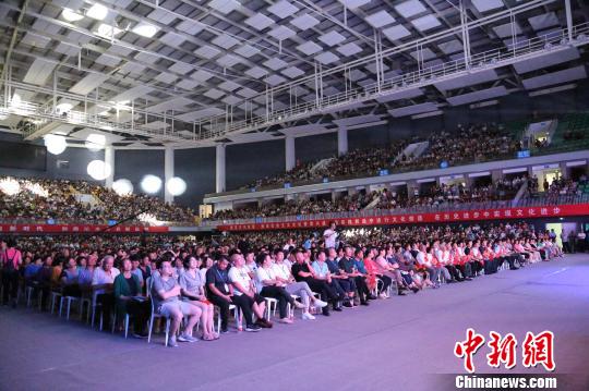 演出现场。　陈艳迪 摄