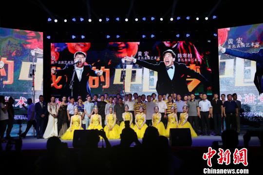 演出现场。　陈艳迪 摄