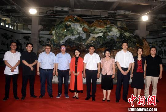 部分代表合影。　孙自法 摄