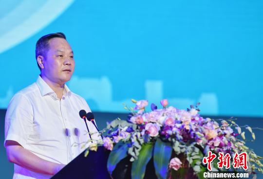 图为余姚市委书记奚明致辞。　何蒋勇 摄