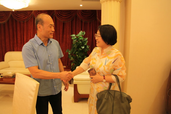 区委副书记，区政协党组书记、主席宋铁健与委员会面