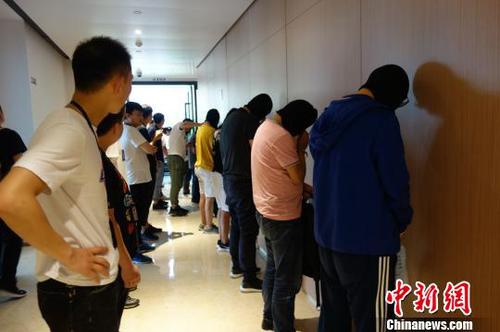 嫌疑人抓获现场。　嘉兴公安供图
