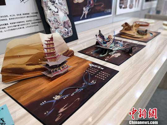 图为集中展示此次大赛的获奖作品。　丁思 摄