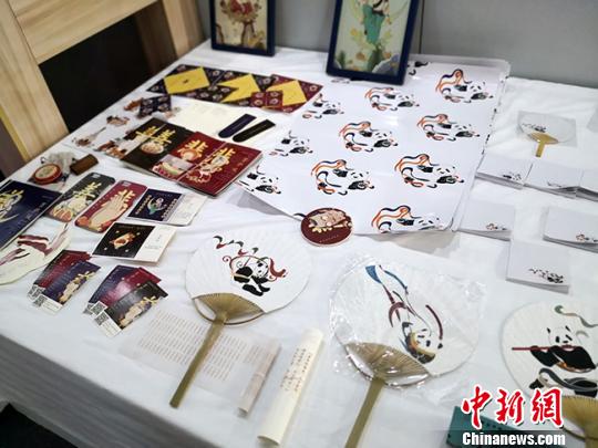 图为集中展示此次大赛的获奖作品。　丁思 摄