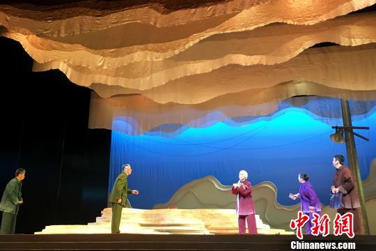庐剧《等不到今生等来世》主要角色和演员都是由合肥市庐剧院青年演员及庐剧小班学员担纲，演员老中青小四代共同演绎这部诉说等待与守望的新庐剧。　张强 摄