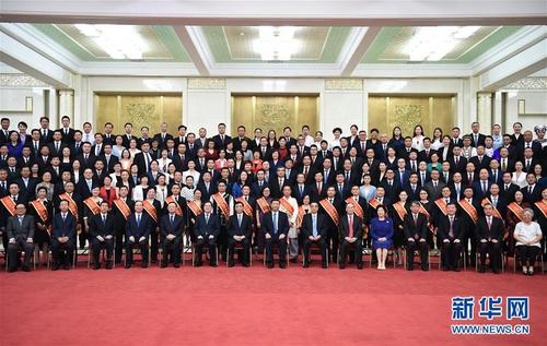 9月2日，党和国家领导人习近平、李克强、王沪宁、王岐山等在北京人民大会堂会见中国红十字会第十一次全国会员代表大会代表。新华社记者 谢环驰 摄
