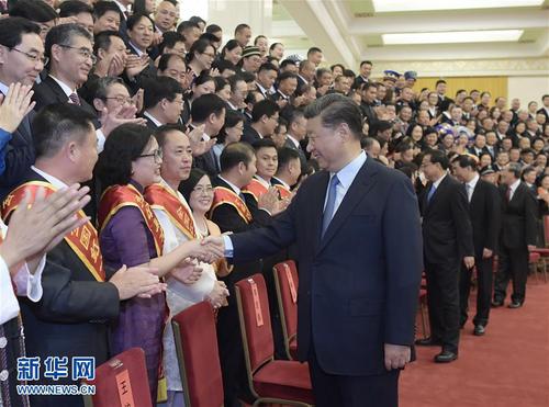9月2日，党和国家领导人习近平、李克强、王沪宁、王岐山等在北京人民大会堂会见中国红十字会第十一次全国会员代表大会代表。新华社记者 李学仁 摄