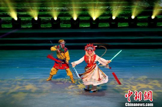 图为当日演出现场。　夏莹 摄