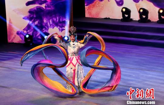 图为秦腔《天女散花》选段表演。　夏莹 摄
