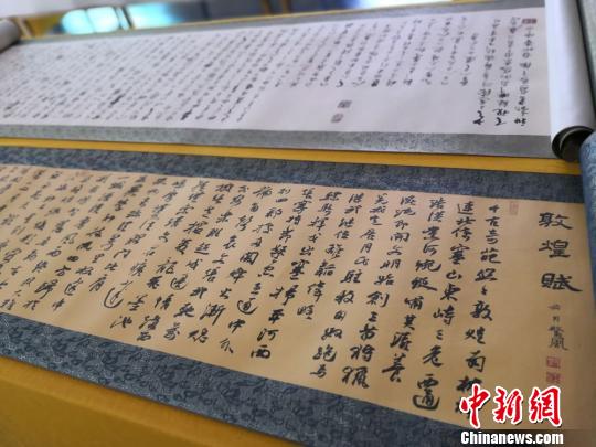 王淑萍收藏的来自全国各地书法爱好者抄写的经书。　丁思 摄