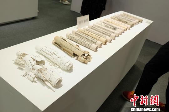 陶制经卷。　夏俊龙 摄