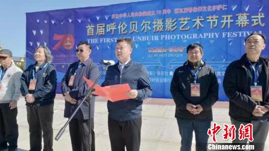 图为开幕式现场。　张玮 摄