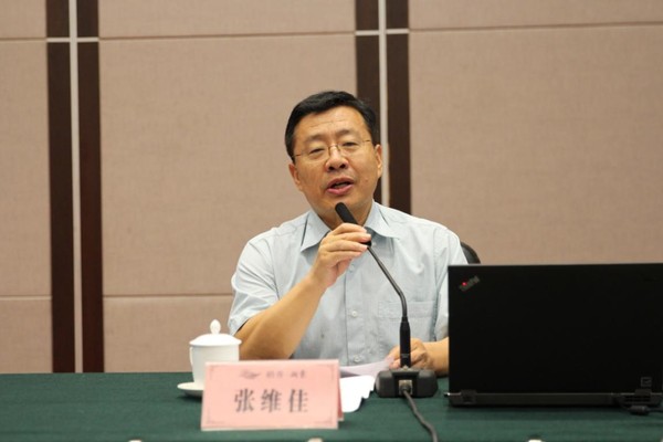 民盟中央委员、民盟海淀区委主委张维佳带领大家学习了《民盟中央关于开展“不忘合作初心，继续携手前进”主题教育活动的决定》、《民盟北京市委关于进一步加强思想政治建设和宣传工作的意见》等文件精神，提出了“创新形式，加强理论学习。海盟摄影