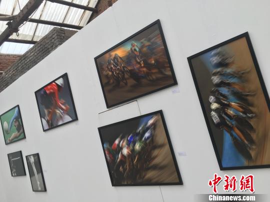 弗拉基米尔·维亚特金的作品。　高雨晴 摄