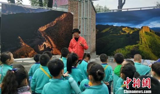 用相机记录长城摄影师拍10万余张照片呼吁保护长城